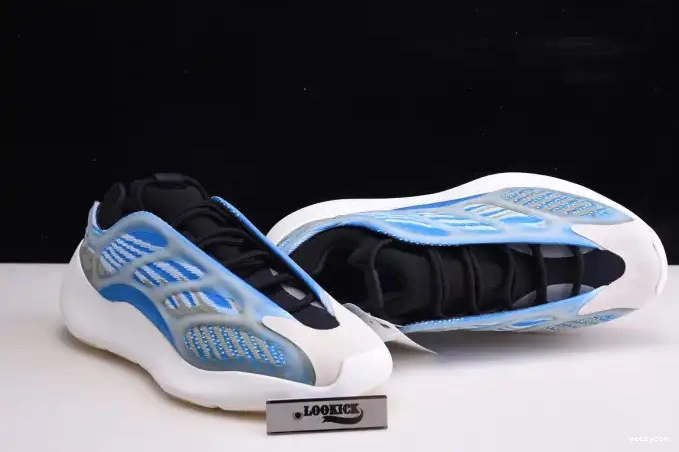 THE ADIDAS DARK IN G54850 V3 YEEZY GLOW 700 0601